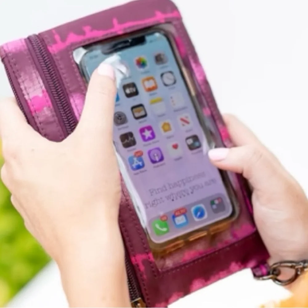 lug peekaboo wristlet